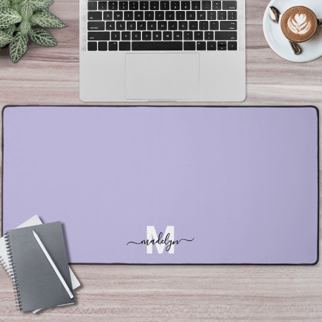 Monogramme de nom en écriture violette (Purple Script Name Monogram Desk Mat)