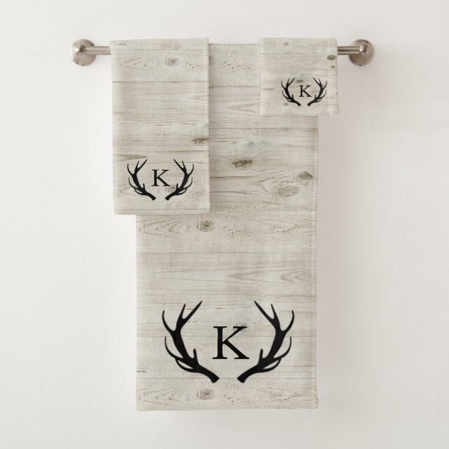 Monogramme en bois blanc de cerf rustique Antler (En situation)