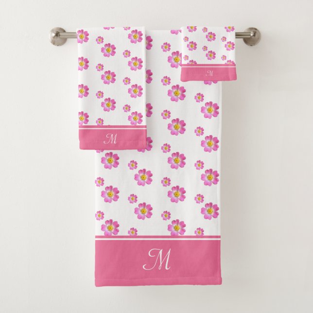 Monogramme et belles fleurs roses sur fond blanc (En situation)