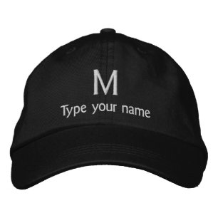 Monogramme et nom brodés sur le Casquette noir