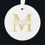 Monogramme et nom personnalisé blanc et or<br><div class="desc">Monogramme personnalisé et cadeaux de nom avec monogramme personnalisé en style de police serif classique doré avec boîte de nom au milieu du monogramme sur arrière - plan blanc. Parfait comme décors de maison, cadeaux pour le ménage, cadeaux de vacances pour la famille, les jeunes mariés et plus. Veuillez noter :Les...</div>