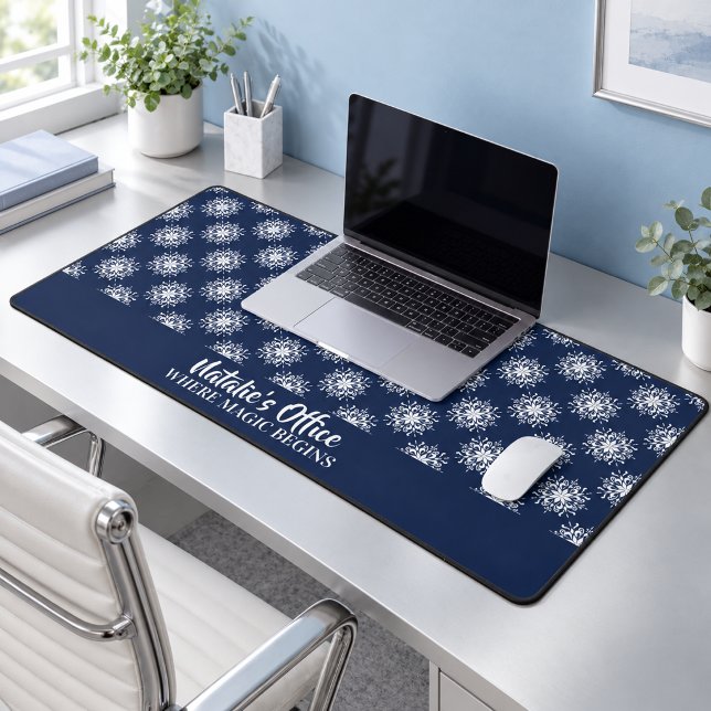 Monogramme flocon de neige de Noël bleu poussiéreu (Dusty Blue Christmas Snowflake Monogram Desk Mat)