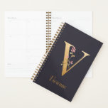 Monogramme floral élégant bleu or personnalisé V<br><div class="desc">Personnalisé Gold Blue Elegant Floral Monogram V Planner *Pour cette conception, chaque lettre a sa propre liste mais vous customisez votre nom en cliquant sur "personnaliser ce modèle". Je travaille à ajouter d'autres lettres ; si la vôtre n'est pas encore listée, s'il vous plaît, envoyez-moi un message et je peux...</div>