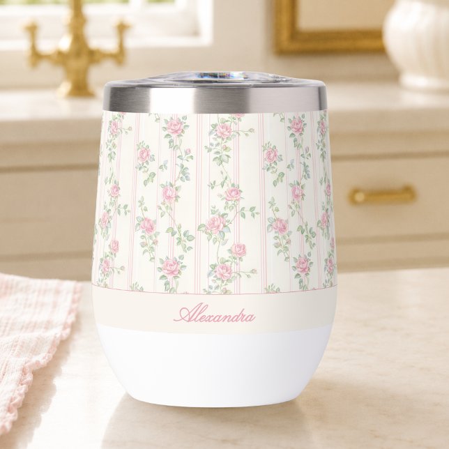 Monogramme floral rose rose personnalisé (elegant grandmillennial coquette pink rose floral wine tumbler with custom monogram name)