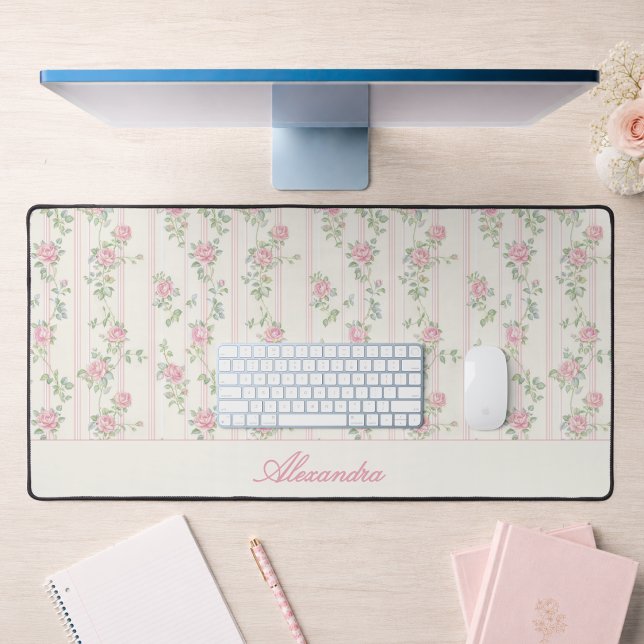 Monogramme Floral Vintage Personnalisé (elegant grandmillennial coquette pink rose floral desk mat with custom monogram name in script)