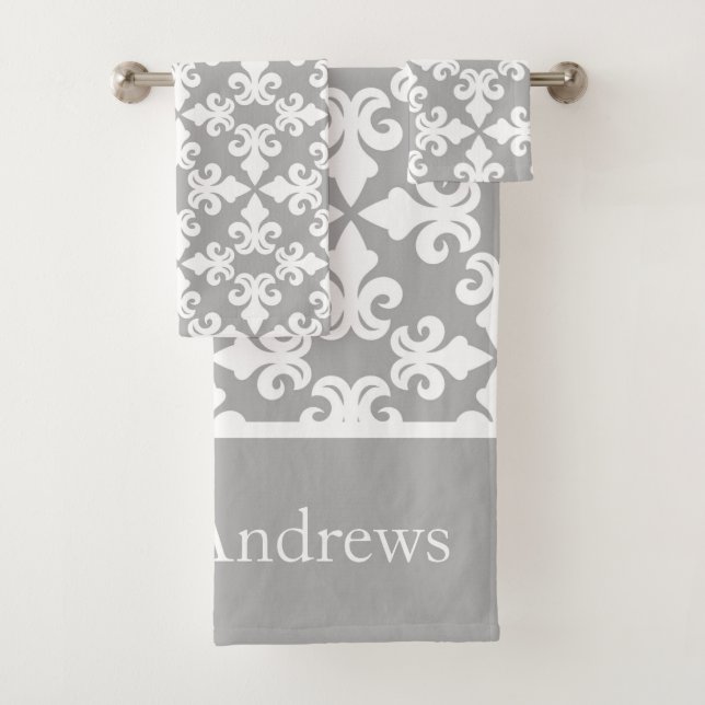 Monogramme Gris Blanc Fleur de lis Personnalisé (En situation)