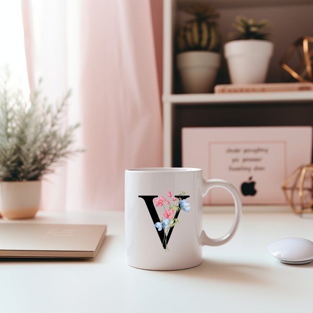 Monogramme initial floral V Mug (Créateur téléchargé)