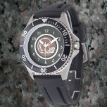 Monogramme masculin Monogramme Chaussure Montre en<br><div class="desc">Personnalisez cette montre sportive moderne masculine avec un casque de football marron graphique au centre et des accents noir et blanc. Il suffit de modifier les lettres dans l'éditeur Zazzle facile. Beaucoup d'autres options de lunettes et de style de bande disponibles à choisir pour customiser plus loin pour en faire...</div>