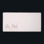 Monogramme minimal initial et nom Pastel rose<br><div class="desc">Améliorez votre espace de travail grâce à notre Monogramme Personnalisé Pastel Pink Initial & Mat de bureau. Doté d'un design rose pastel chic avec un monogramme et un nom personnalisables, ce tapis de bureau élégant ajoute une touche de sophistication et de personnalisation à votre bureau ou espace bureau. Fabriqué à...</div>