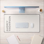 Monogramme minimaliste moderne beige<br><div class="desc">Mat de bureau pour les affaires.</div>