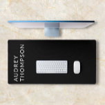 Monogramme minimaliste moderne noir<br><div class="desc">Mat de bureau pour les affaires.</div>