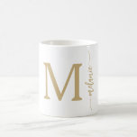Monogramme moderne main lettrée or blanc Mug<br><div class="desc">Monogramme Moderne Mains Lettrées Or Blanc Mug. L'or classique et la tasse blanche élégamment modernes sont un cadeau idéal pour vous-même, vos amis et votre famille. Personnalisez avec votre monogramme personnalisé initial et nom.</div>