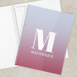 Monogramme moderne Nom initial Pink Blue Gradient<br><div class="desc">La typographie moderne minimaliste monogramme design de nom initial qui peut être modifié pour personnaliser. Blanc sur un arrière - plan dégradé rose à bleu clair.</div>