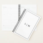 Monogramme noir et blanc simple<br><div class="desc">Simple planificateur d'affaires avec un design moderne et élégant avec votre monogramme à deux lettres entouré d'une bordure en noir et blanc classique. L'arrière contient vos coordonnées. Ce planificateur personnalisé dans un style minimaliste est idéal pour tout type d'entreprise.</div>