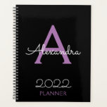 Monogramme noir violet 2022 élégant<br><div class="desc">2022 Nom du monogramme pourpre et noir et planificateur initial du Carnet spiral. Cela rend le cadeau parfait pour 16 ans,  mariage,  douche nuptiale,  anniversaire,  baby shower ou bachelorette pour quelqu'un qui aime le luxe glam et les styles chic.</div>