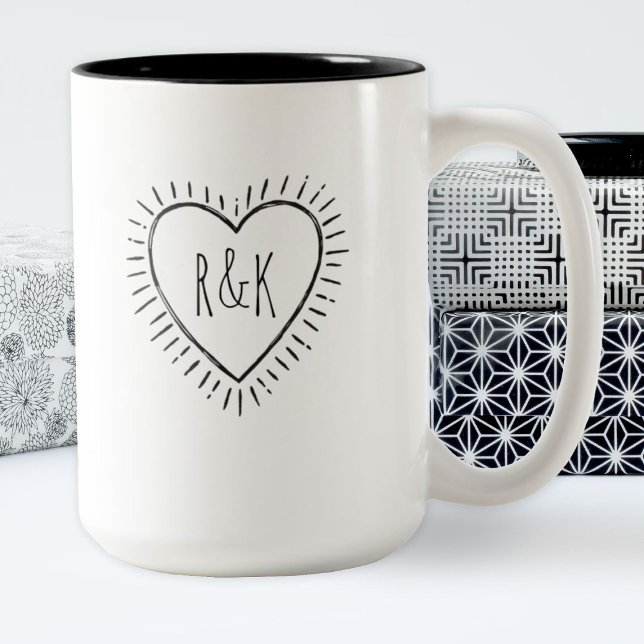 Monogramme Nouvelle mariée Coeur café Mug (a simple monogram heart. A fun Valentine's day gift)