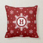 Monogramme personnalisé coussin de flocon de neige<br><div class="desc">Coussin de Noël monogramme personnalisé. Coussin rouge personnalisé avec flocons blancs. Grand flocon de neige au centre du coussin où vous pouvez ajouter votre initiale. Coussin accessoire unique décoration maison de Noël - personnalisé avec votre monogramme.</div>