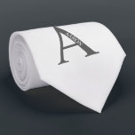 Monogramme personnalisé et Cravate de nom<br><div class="desc">Monogramme personnalisé et cadeau de nom caractéristiques monogramme personnalisé et nom dans le style de police serif classique. Parfait comme cadeaux de fête des pères pour papa,  cadeaux pour les groomsmen et pour toute occasion spéciale.</div>