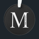 Monogramme personnalisé et nom de l'ornement<br><div class="desc">Monogramme personnalisé et design de nom caractéristiques monogramme personnalisé et nom dans le style de police serif classique. Parfait pour les mariages,  les vacances,  les réunions de famille et pour toutes les occasions spéciales.</div>