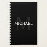 Monogramme personnalisé et nom noir<br><div class="desc">Personnalisé Monogramme et Nom Giftfeatures nom personnalisé en blanc et monogramme en gris comme arrière - plan,  dans le style de police serif classique,  sur arrière - plan noir.

Parfait comme cadeau de vacances,  cadeau de fête des pères pour papa et cadeau pour toutes les occasions spéciales.</div>