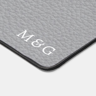 Monogramme personnalisé sur un look cuir gris élég