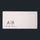 Monogramme rose personnalisé<br><div class="desc">Transformez votre espace de travail avec notre Mat de bureau Pastel Pink Monogram Personnalisé. Ce somptueux tapis de bureau présente un design rose pastel doux avec votre initiale et votre nom personnalisés, offrant à la fois élégance et fonctionnalité. Protégez votre surface de bureau tout en ajoutant une touche de charme...</div>
