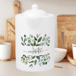 Monogramme Sage Green Eucalyptus Feuilles de verdu<br><div class="desc">Voici notre théière Feuille Monogram Sage Green Eucalyptus Green. Ajoutez des vibes de nature et de feuillage à votre boisson et boisson. Convient comme cadeau pour les amoureux de plante et de nature.</div>