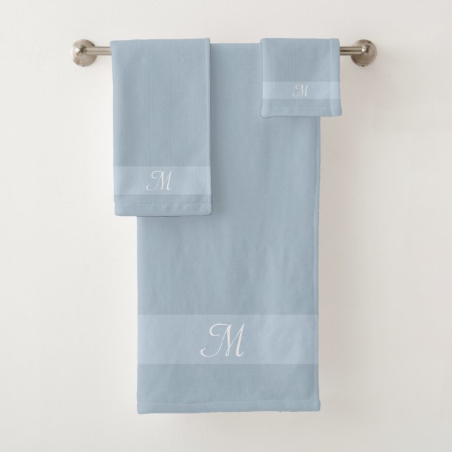 Monogramme sur serviettes de bain de teintes bleue (En situation)