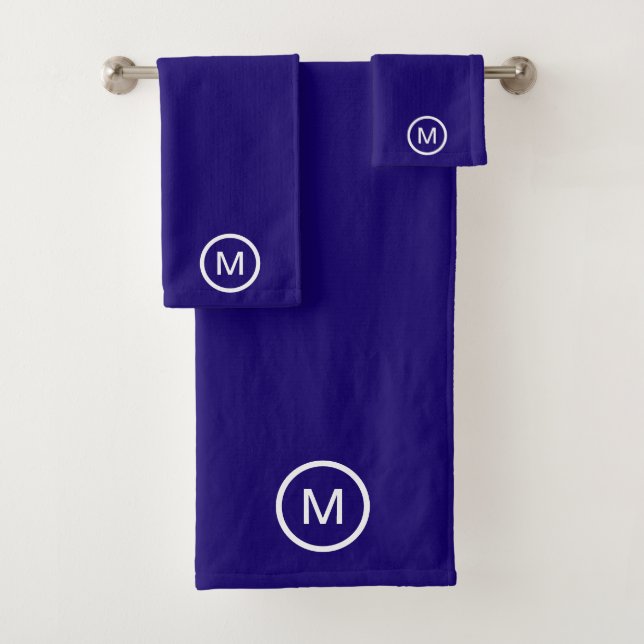 Monogramme sur un ensemble de serviettes de bain b (En situation)