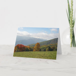 Montagne dans la carte de note d'automne