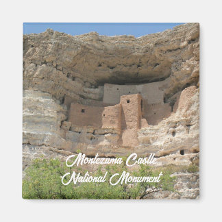 Montezuma Château Monument National Magnet
