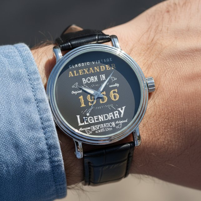 Montre 70e anniversaire personnalisé ou retraite né 1956 (70th birthday watch on a mans wrist.)