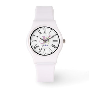 Montre à cadran avec chiffres romains et initiales