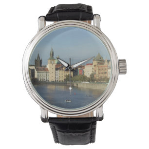 Montre attachée par cuir noir de Prague