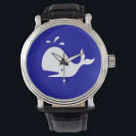 Montre Baleine blanche sur bleu<br><div class="desc">Il est temps d'aller observer les baleines ! Vous ferez un grand splash avec notre Ocean Glow, des icônes maritimes, White-on-Blue Whale au poignet. Si vous êtes créatif, vous pouvez changer la taille et la position de la baleine, le nombre de baleines, ou la couleur arrière - plan. Cliquez simplement...</div>