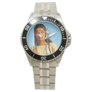 Montre Belle femme native américaine tenue indigène