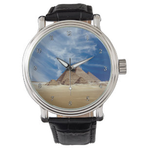 Montre Belles pyramides égyptiennes par jour ensoleillé