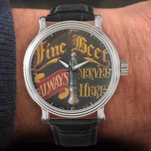 Montre Bières de pub traditionnel. Image de l'ancienne en (Créateur téléchargé)