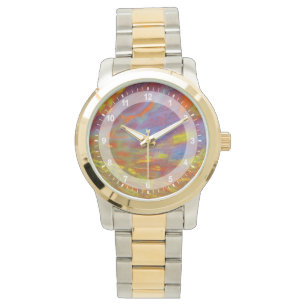 Montre Bois pétrifié coloré en gros plan