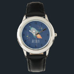 Montre Boys Cute Rocket Ship Caricature & Nom Enfants<br><div class="desc">Cette jolie montre bleu moderne pour enfants dispose d'un dessin animé de vaisseau fusée, et peut être personnalisée avec votre nom de garçon et monogramme. Avec des chiffres clairs et faciles à lire, cette "première" montre est idéale pour les enfants ou les tout-petits qui commencent à apprendre l'heure. Le design...</div>