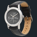 Montre Cadeau Demoiselle d'Honneur Gris Monogramme Détail<br><div class="desc">Vous cherchez des cadeaux pour votre ou vos demoiselles d'honneur ? Considérez cette montre classique et élégante pour demoiselles d'honneur, avec une initiale de monogramme élégante, son nom, le titre "Demoiselle d'honneur" (ou ce que vous voulez), et la date, le tout dans une belle police blanche sur un cadran en...</div>