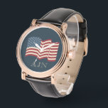 Montre Cadeau Monogramme American Flag Watch<br><div class="desc">Customisez cette montre classique American Flag pour répondre à vos besoins. Le design est issu de l'art original.</div>