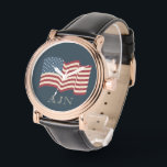 Montre Cadeau Monogramme American Flag Watch<br><div class="desc">Customisez cette montre classique American Flag pour répondre à vos besoins. Le design est issu de l'art original.</div>