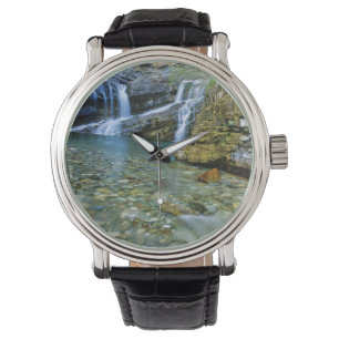 Montre Cameron Falls dans le parc national des lacs Water