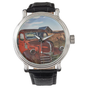 Montre Camion Dodge orange rouillé avec ferme abandonnée