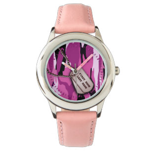 Montre Camo rose avec des étiquettes de chien