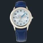 Montre Caricature d'avion bleu enfants et nom garçons<br><div class="desc">Ce design d'avion de transport mignon est composé d'un avion de gribouillage dessiné à la main avec un arrière - plan de ciel bleu et de nuages, et peut être personnalisé avec le nom de votre garçon. Parfait pour un avion et Voyage amoureux enfants première montre! Consultez notre magasin pour...</div>
