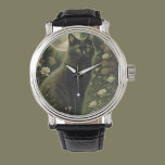 Montre chat noir<br><div class="desc">Debout de fleurs blanches et roses est un chat noir avec un beau collier,  avec la lune dans l'arrière - plan.</div>