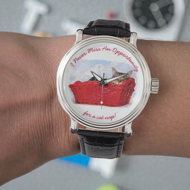 Montre Chaton Dormant En Panier Rouge Photo Personnalisée (Cute kitten photo watch face)