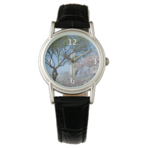 Montre Cherry Blossoms et le monument de Washington à DC
